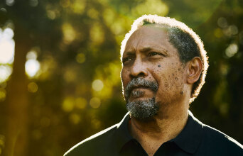 Τι σχέση έχουν τα «Δέντρα» του Πέρσιβαλ Έβερετ με το λιντσάρισμα του 14χρονου Αφροαμερικανού πριν μισό αιώνα;