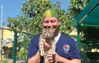 Ποιοι είναι οι εθελοντές κτηνίατροι που φροντίζουν τα αδέσποτα και άγρια ζώα στην Ελλάδα;