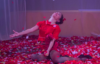 Η Λυγερή: Η παράσταση έχει δροσιά και μια δική της αλήθεια