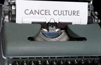 Woke και Cancel: Ανιχνεύοντας μια πολύπλοκη πραγματικότητα