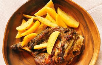 Μεζέδες, ψαράκια και κρητικές πινελιές στα εστιατόρια που τιμούν την ελληνική κουζίνα