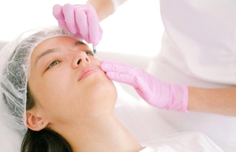 Μη επεμβατικές θεραπείες αντιγήρανσης και ανανέωσης του δέρματος  