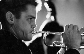 Chet Baker: Η διαδρομή του μεγάλου τρομπετίστα της τζαζ και οι αλλαγές στη μουσική του.