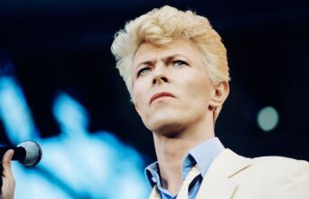 Ντέιβιντ Μπόουι: Σαν σήμερα 10 Ιανουαρίου 2016 πέθανε ο σπουδαίος Βρετανός τραγουδιστής, συνθέτης και ηθοποιός - Κυριάρχησε στο μουσικό προσκήνιο επί δεκαετίες