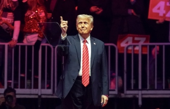 The New Order Deal: Πολιτική της κερκίδας και χούλιγκαν πολιτικοί