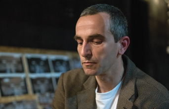 Άρης Σερβετάλης: «Η έκτρωση είναι δολοφονία. Προτιμότερο μια κοπέλα να κυοφορήσει το παιδί, και ύστερα ας το πετάξει ή ας το δώσει σε ορφανοτροφείο». 