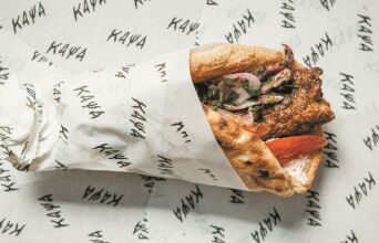 Κάψα: Χειροποίητα σουβλάκια από τον Χριστόφορο Πέσκια