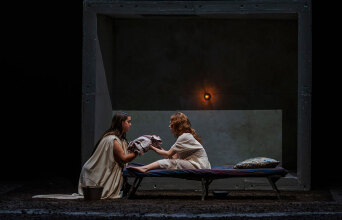 ΜΑΜΙ: Ο Μάριο Μπανούσι θέτει τη μητέρα στο επίκεντρο