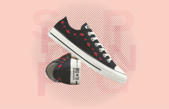 Ψωνίζουμε ρούχα και αξεσουάρ σε μαύρο και κόκκινα