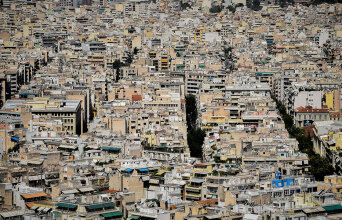 Podcast Πανικοβάλ | Ο Θωμάς Μαλούτας και οι «37 ιστορίες σθηναϊκών πολυκατοικιών»