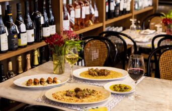 14 νόστιμα στέκια για όσους αγαπούν το κέντρο της πόλης