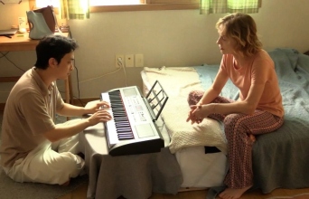 H ταξιδιώτισσα