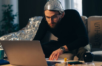 Έχει γίνει η πολιτική ο πόλεμος των τρολς;