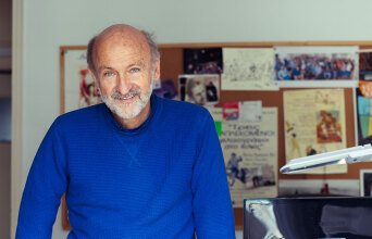 Ανδρέας Πετρουλάκης: Ο εργάτnς του εφήμερου