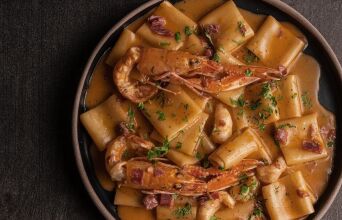 7 αθηναϊκές μακαρονάδες που μοσχοβολούν θάλασσα