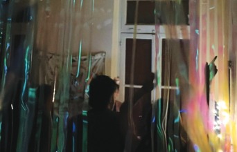 Ξημέρωμα Κυριακής στο «Άσυλο» της Λένορμαν