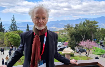 Χούγκο Ντίξον: Ο Τραμπ δεν είναι πια τόσο τρομακτικός – αλλά ο κίνδυνος παραμένει