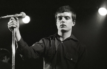 Joy Division: 45 χρόνια από την αυτοκτονία του Ίαν Κέρτις 