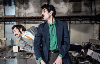 Βαδίζοντας: Η Αλεξάνδρα Καζάζου σκηνοθετεί με έμπνευση Τόμας Μπέρνχαρντ