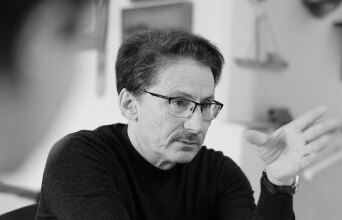 Podcast Πανικοβάλ | Δημήτρη Τάρλοου, πώς νιώθεις που σκηνοθετείς για πρώτη φορά στην Επίδαυρο;