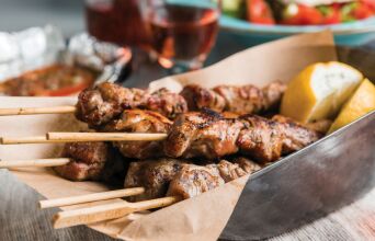 Τα street food αθηναϊκά στέκια που αγαπάμε