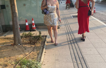 Σε βλέπω να λάμπεις