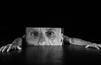 Ακίνητος δρομέας: Μια παράσταση με απόλυτα δική της γλώσσα