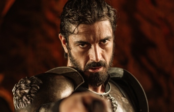 Ο Δημήτρης Γκοτσόπουλος στο ρόλο του Νεοπτόλεμου, στην τραγωδία του Σοφοκλή «Φιλοκτήτης»