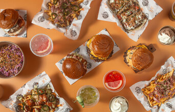 Podcast Taste Μakers by efood: Νικόλας Ράπτης και Ηλίας Μπόγδανος μιλούν για το The Burger Dudes