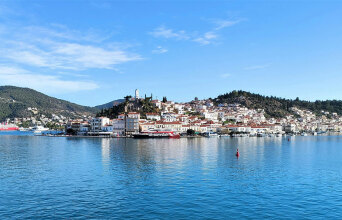 Πόρος: Τι να δεις, πού να κολυμπήσεις, πού να μείνεις και πού να φας το καλοκαίρι του 2025