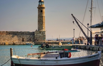 Ρέθυμνο: Για βόλτες στα γραφικά σοκάκια της παλιάς πόλης και μπάνιο στις μαγικές παραλίες