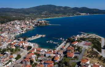 Σαν τη Χαλκιδική δεν έχει: κλισέ φράση, που όμως δεν είναι αβάσιμη