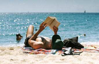 Τα βιβλία που θα βάλουμε στη βαλίτσα των διακοπών