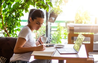 Retreats για συγγραφείς: Γράφοντας σε ένα δωμάτιο με θέα