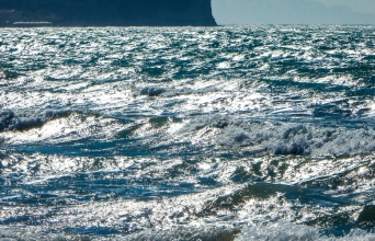 Στη θάλασσα, μαζί με τ’ άλλα τα παιδάκια