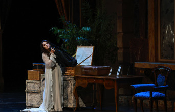 Η Β. Καραγιάννη στην περιοδεία της ΕΛΣ με την «Τραβιάτα» στην Κίνα