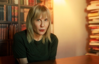 Σώτη Τριανταφύλλου: Συνέντευξη με τη συγγραφέα για το βιβλίο «Το Τυφλό Γουρούνι στη Δεύτερη οδό» (εκδόσεις Πατάκη), τη ζωή της και τον κόσμο.