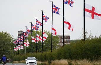 Raise the Colours: Η σιωπηλή επανάσταση στην Αγγλία