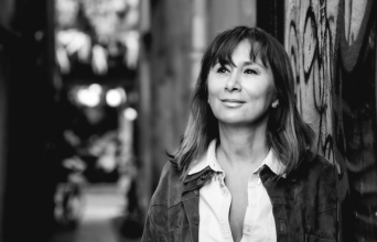 Χριστίνα Δράκου: Συνέντευξη με τη βραβευμένη φωτογράφο για την έκθεση που καταγράφει street art έργα σε όλο τον κόσμο.