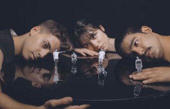 Καιρός να την πουλεύουµε | Θέατρο Art63