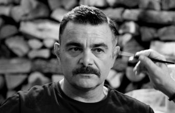 Άννα Μαρία Χατζηστεφάνου: Φωτογραφίζοντας τη «Σπασμένη Φλέβα» του Γιάννη Οικονομίδη