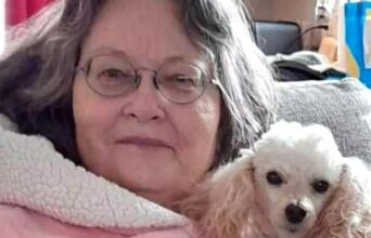 Μικρό κανίς έσωσε γυναίκα από ανακοπή καρδιάς στο Γουαϊόμινγκ - Η σκυλίτσα Λίλι επενέβη τη στιγμή που η Σούζαν Ντένκερ είχε καταρρεύσει στο σπίτι της