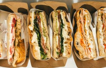 Αθηναϊκό street food, ένας καλός λόγος για ατέλειωτες βόλτες στην πόλη