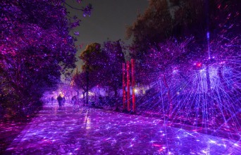 OXI AKOMA-Ποιο είναι το πρόσωπο πίσω από το φωτεινό πάρκο στο Πεδίον του Άρεως; 