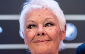 Η ηθοποιός Τζούντι Ντεντς μίλησε για την επιδείνωση της όρασης και της μνήμης της - Δυσκολεύεται να θυμηθεί άμεσα ραντεβού, αλλά μπορεί να απαγγείλει Σαίξπηρ.