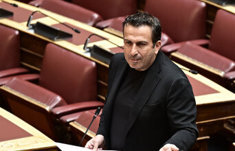 Briefing | Στέφανος Παραστατίδης