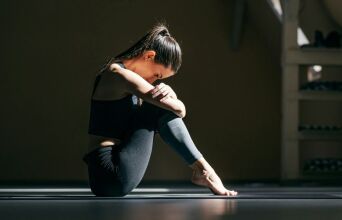 Ο ιερός διχασμός: Ο γυναικείος ψυχισμός στο έργο του Τρύφωνα Ζαχαριάδη