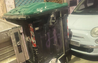 Σε βλέπω, γαϊδούρι