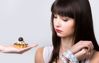 Podcast 40+ | Μαρία Τσιάκα: Οι διατροφικές διαταραχές και ο ρόλος της οικογένειας