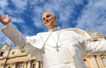 Πόσες μεραρχίες έχει ο Πάπας;